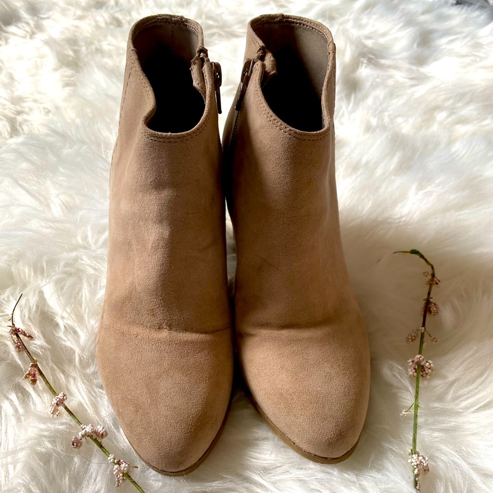 Vegan Suede Creamy Tan 3” Block Heel Booties Sz 6